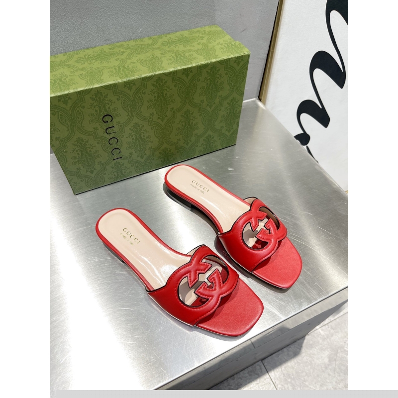 G*u*i slippers